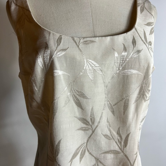VINTAGE 90s Ivory Champagne Jacquard Bamboo Leaves Sleeveless Sheath Dress 10 - Picture 2 of 6